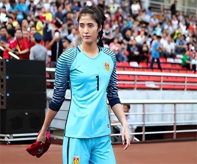 世界女足冠军宣布退役，球迷齐声感谢传奇表现的简单介绍