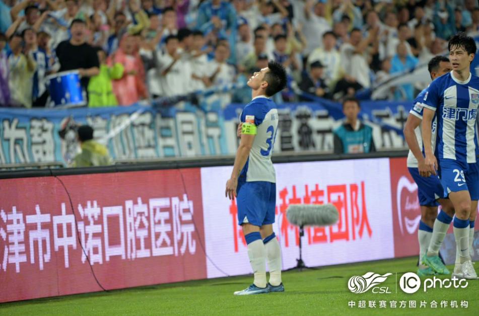 深圳队在最新一场胜利中赢得观众热烈掌声的简单介绍