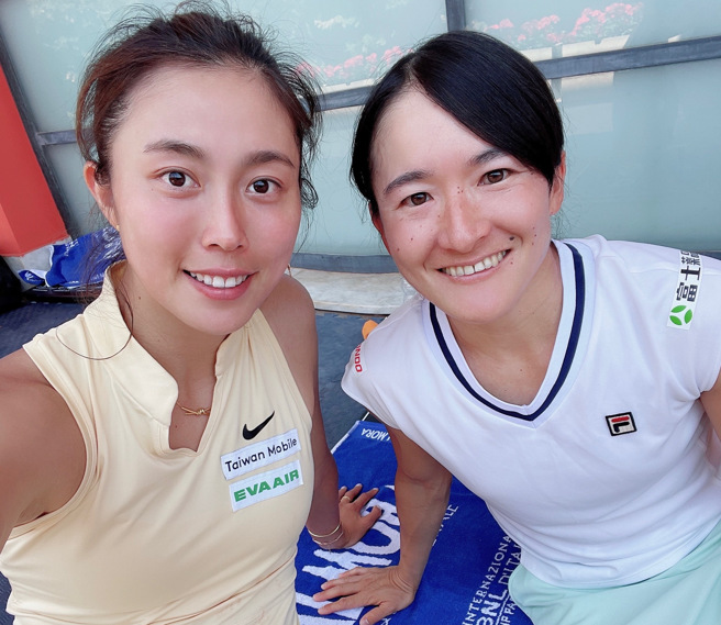 红衣女将率队获胜，表现出色备战决赛的简单介绍
